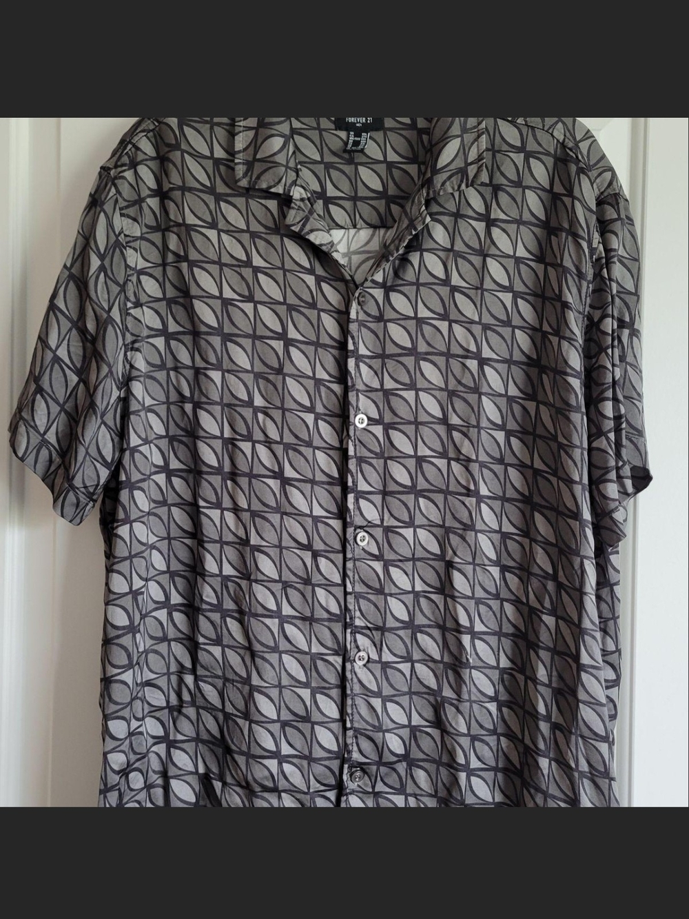 Forever 21 Gray Geometric Short-Sleeve Button-Up Shirt